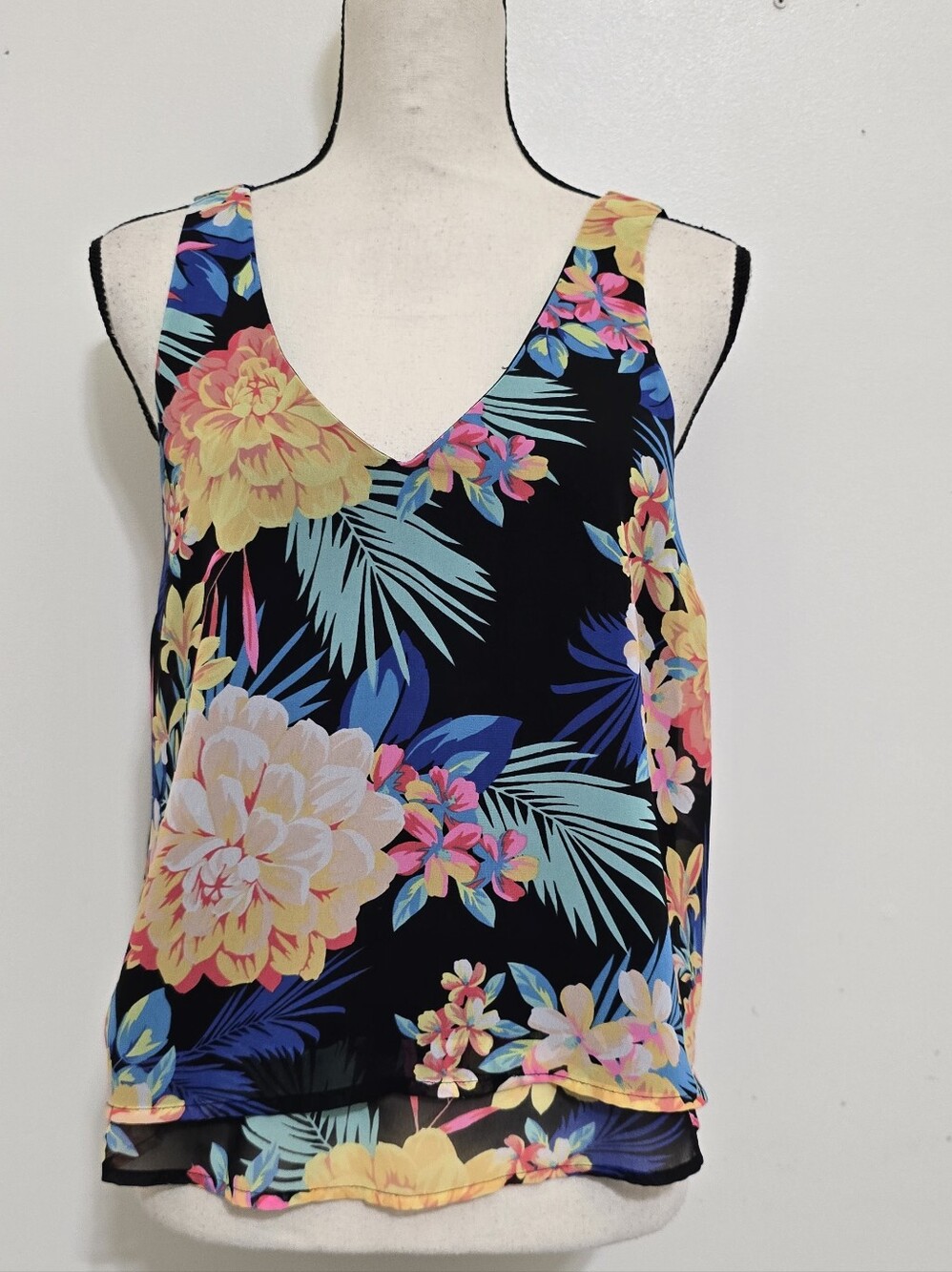 CANDIE'S size Large Sleeveless Floral Tropical Layered Cris Cross Layered Blouse